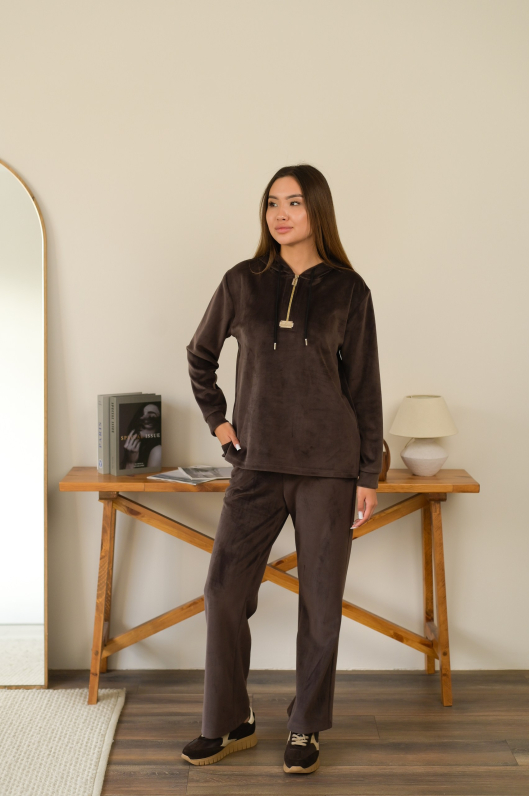 Костюм брючный из из микро велюра